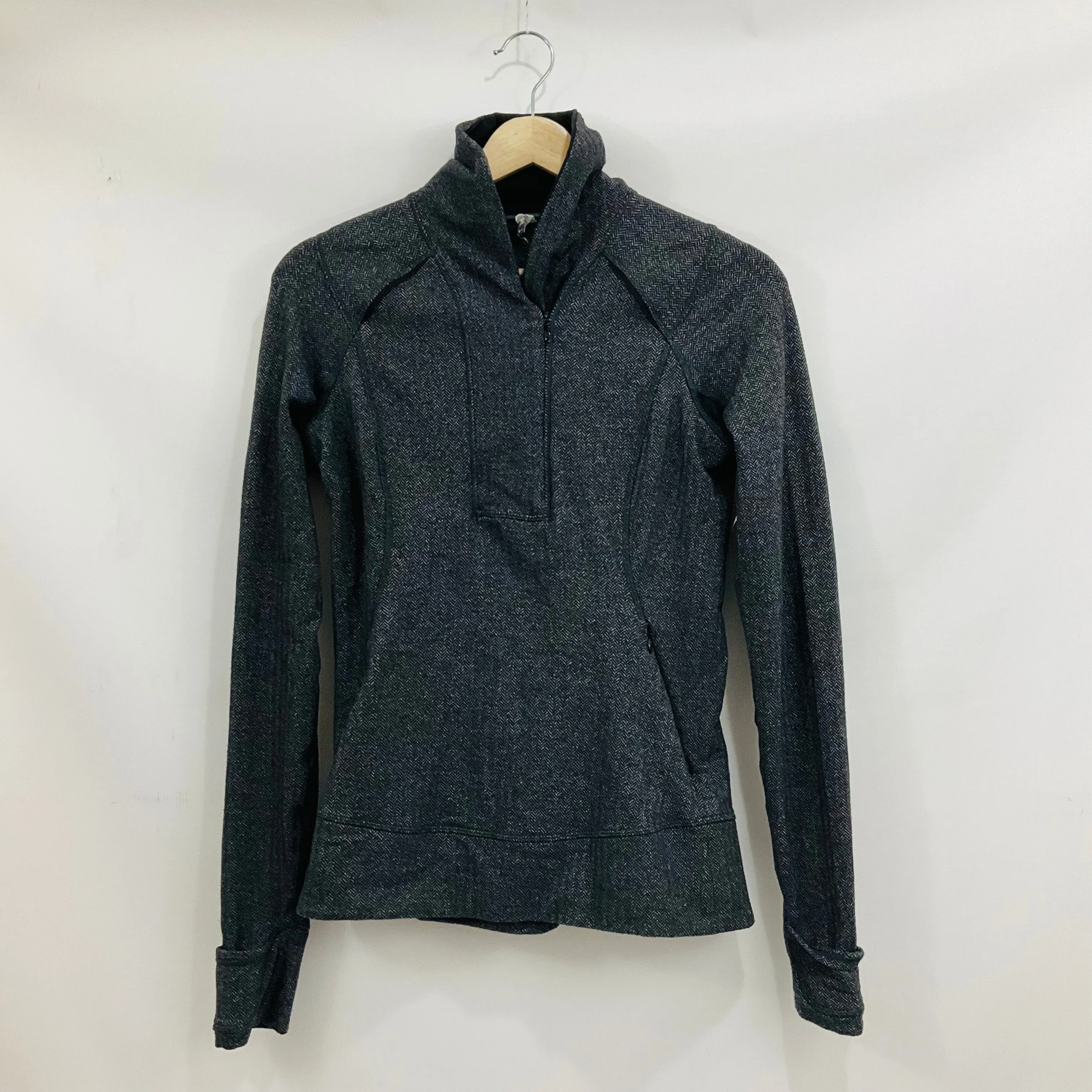 Athletic Top Long Sleeve Collar By Lululemon In Grey, Size: 6