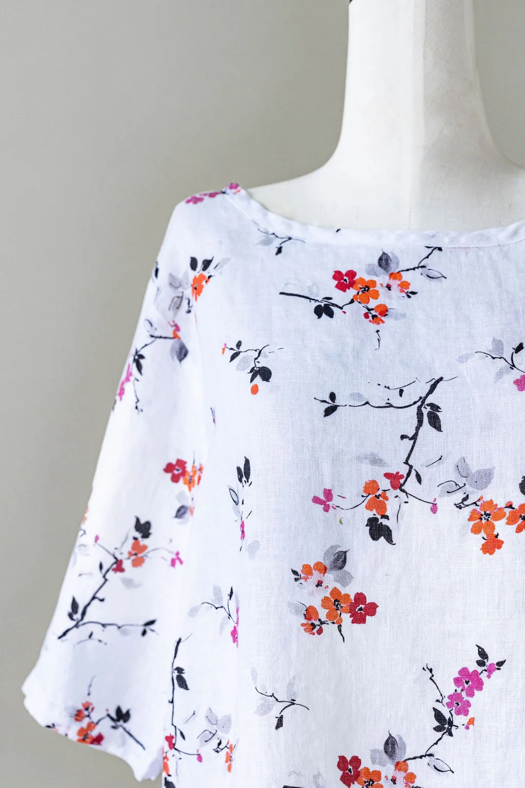 Cut Loose - Linen Elbow Sleeves Top - Cherry Blossom White