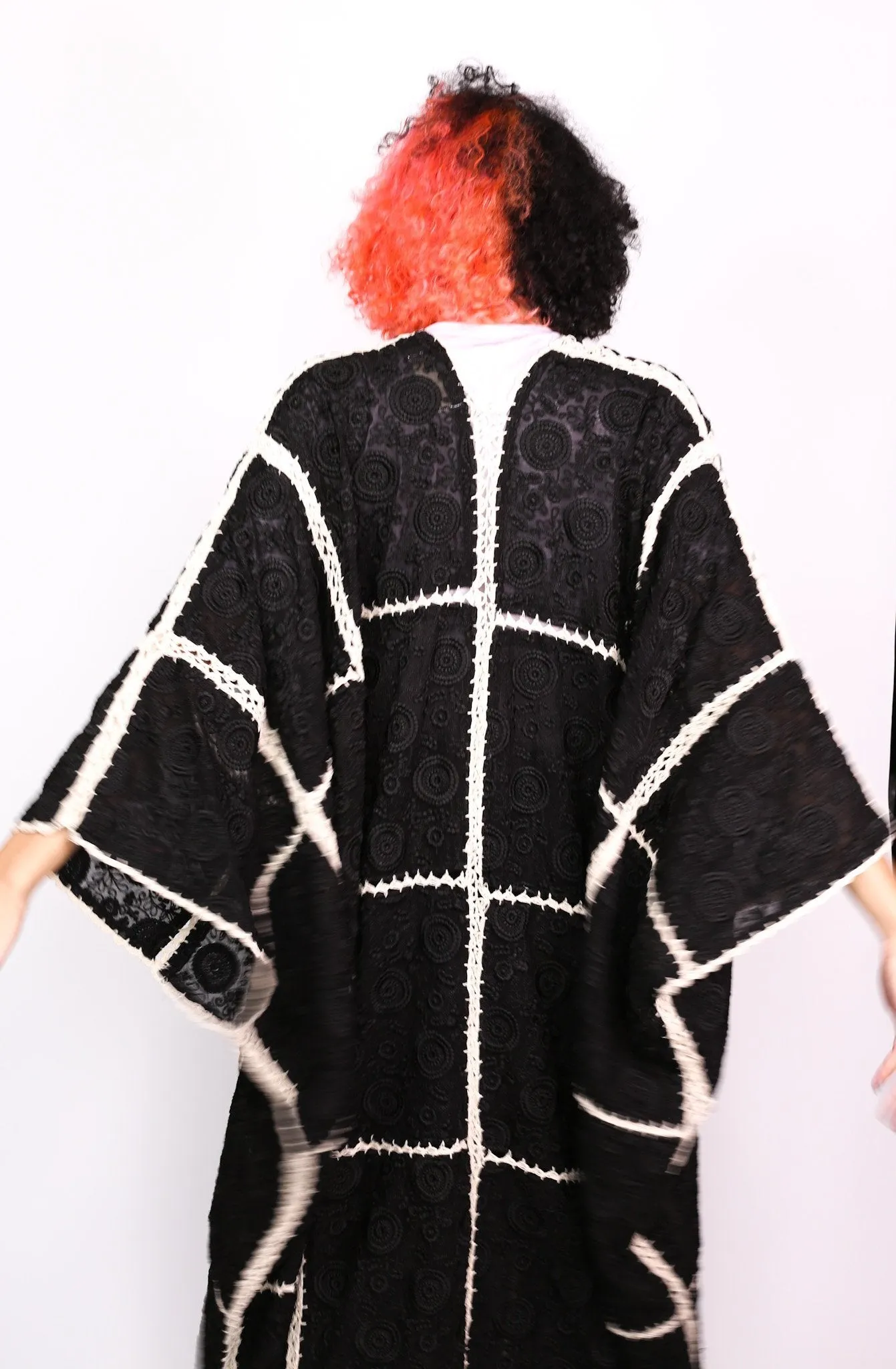 EMBROIDERED SILK CROCHET STATEMENT KIMONO SAENG