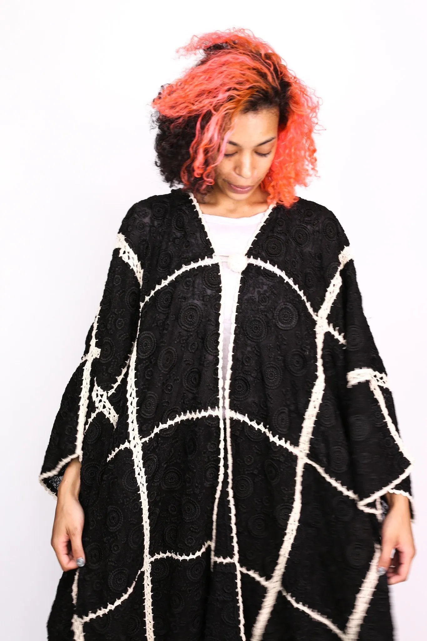 EMBROIDERED SILK CROCHET STATEMENT KIMONO SAENG