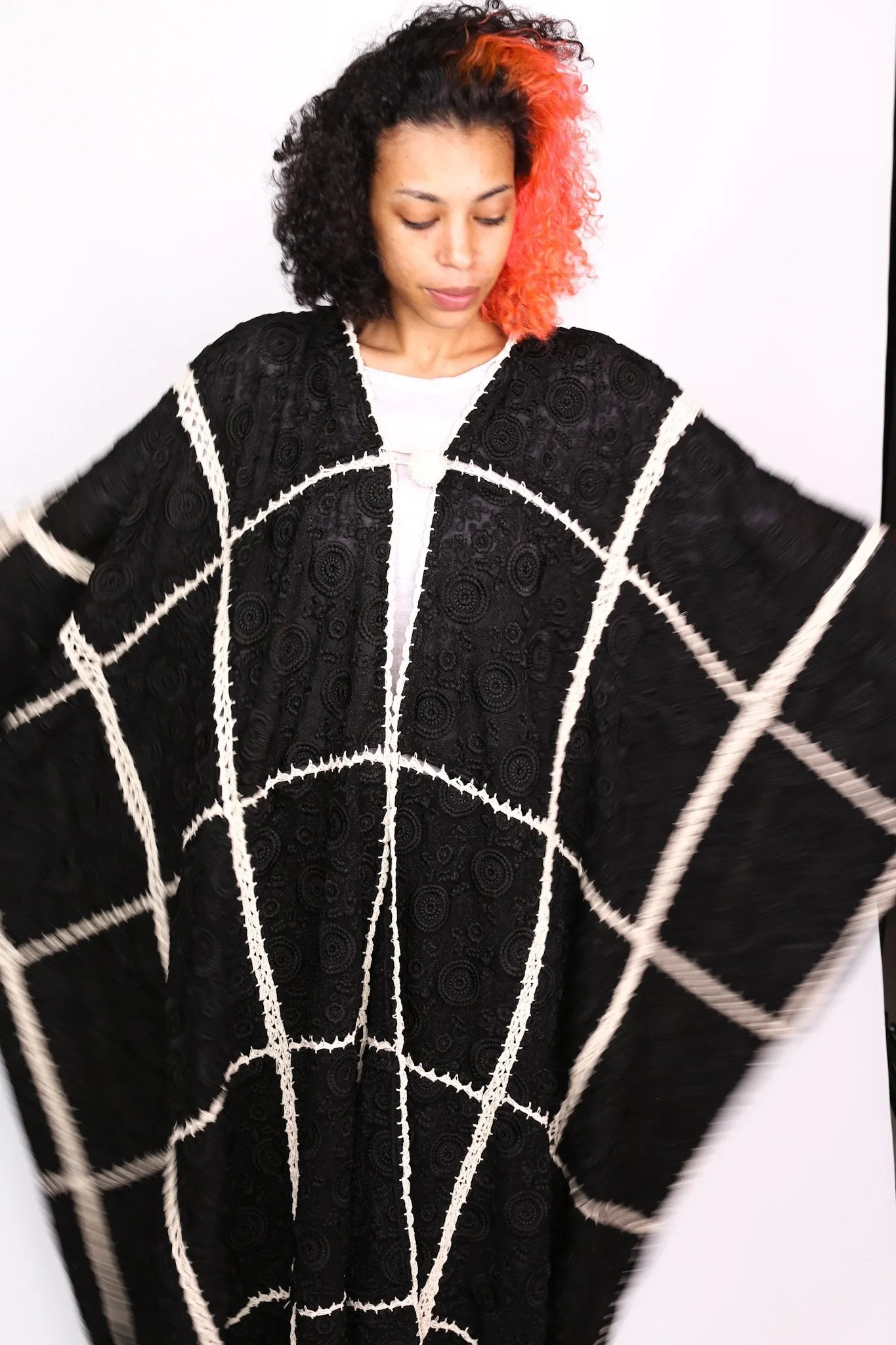 EMBROIDERED SILK CROCHET STATEMENT KIMONO SAENG