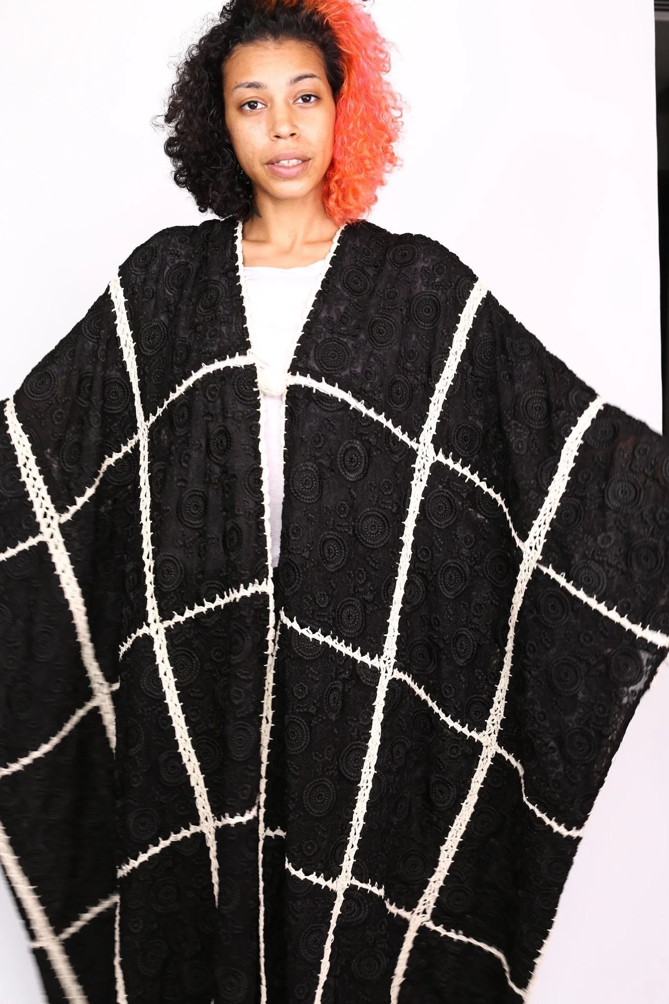 EMBROIDERED SILK CROCHET STATEMENT KIMONO SAENG