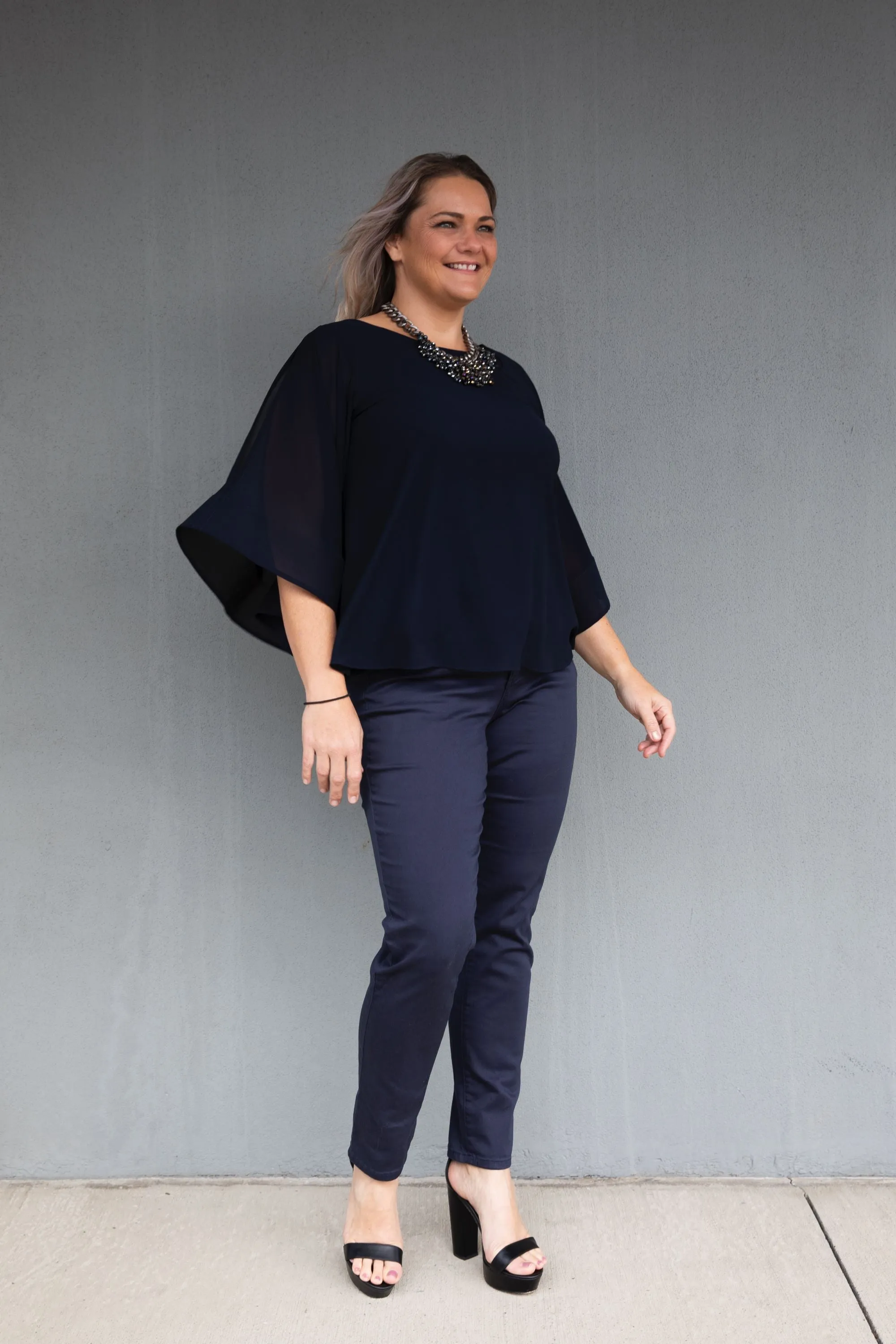 Frank Lyman - 232709U Feature Sleeve Top