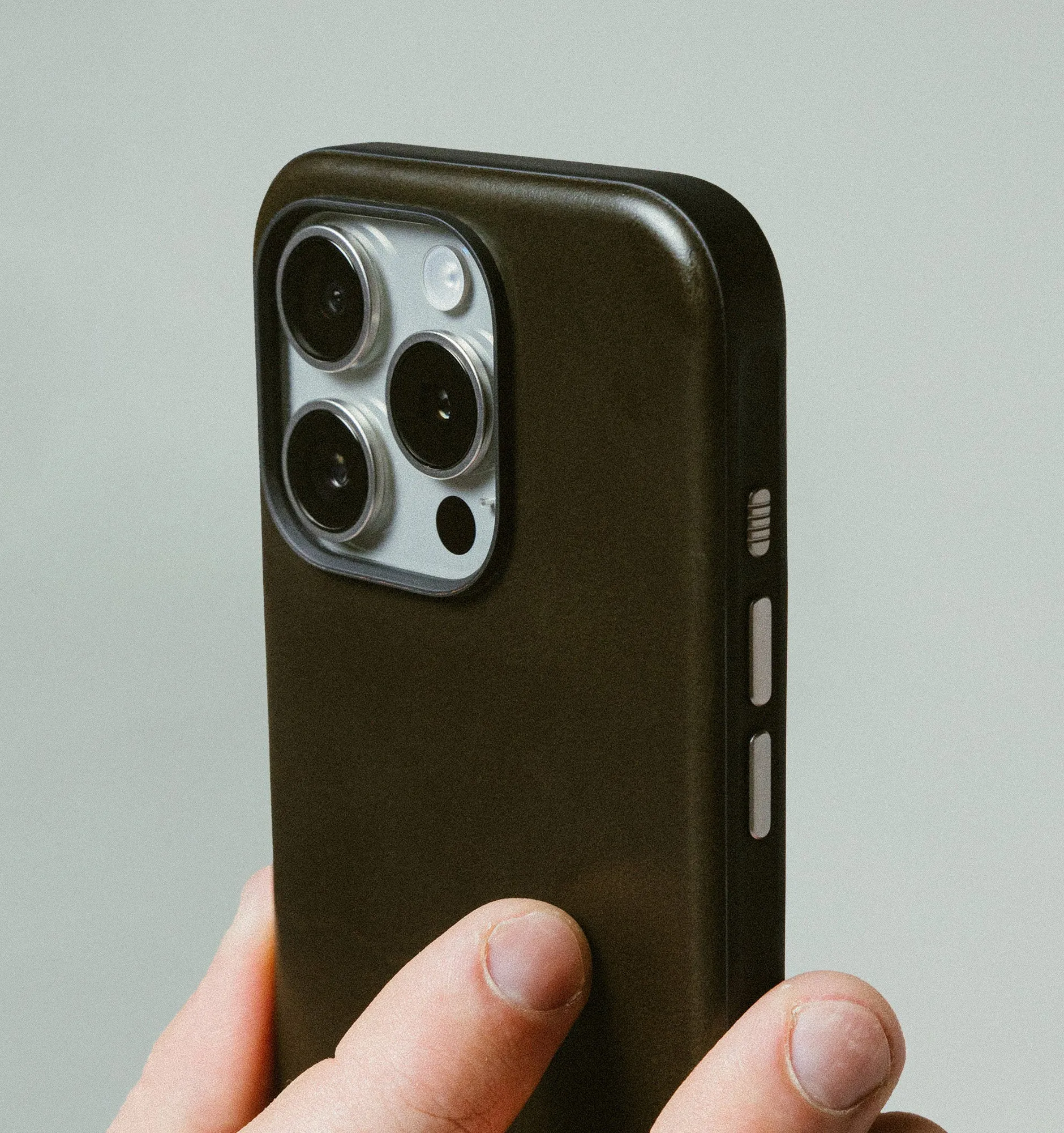 Nomad Modern Leather Case Horween (Limited Editon) - iPhone 16 Pro Max
